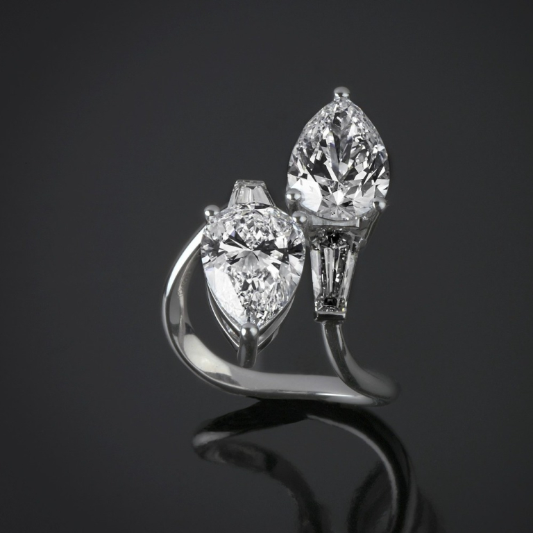 Io E Te, Marvelous drop cut diamond ring